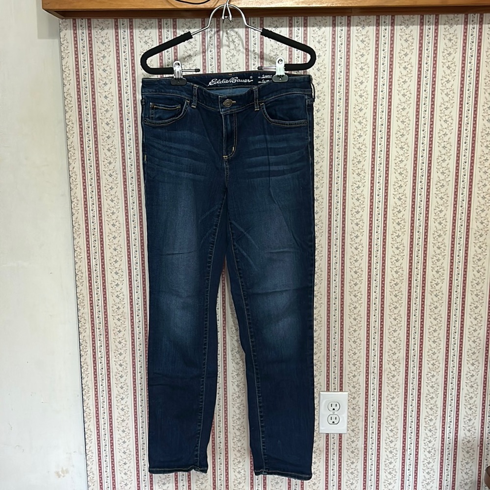 Eddie Bauer size 10 Jeans 👖 Slightly Curvy Slim Straight leg